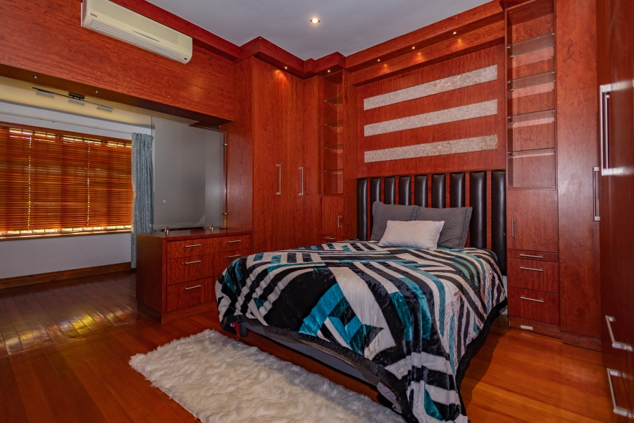 5 Bedroom Property for Sale in Langerug Western Cape